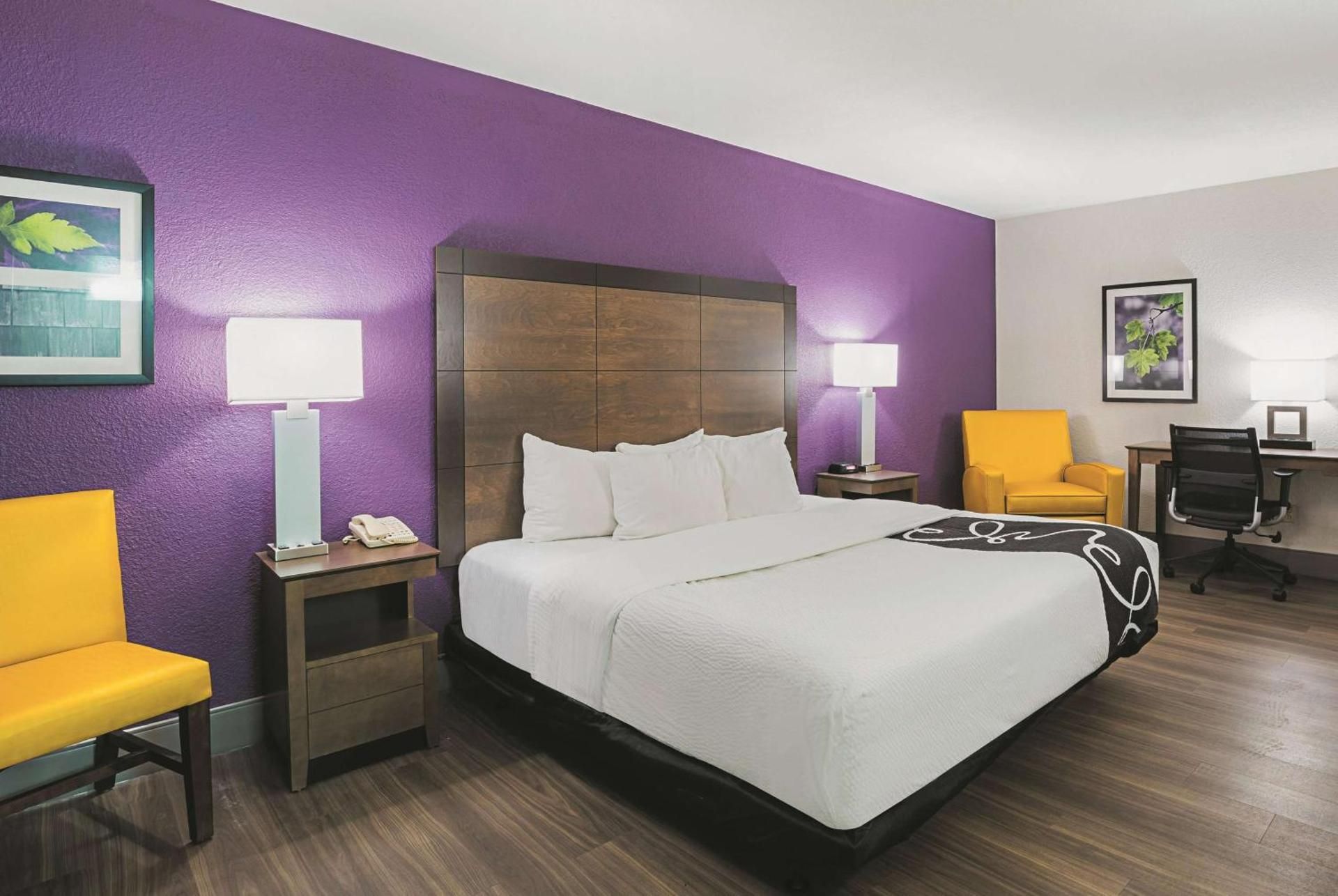 1 King Bed, Hearing Accessible Room, Non-Smoking