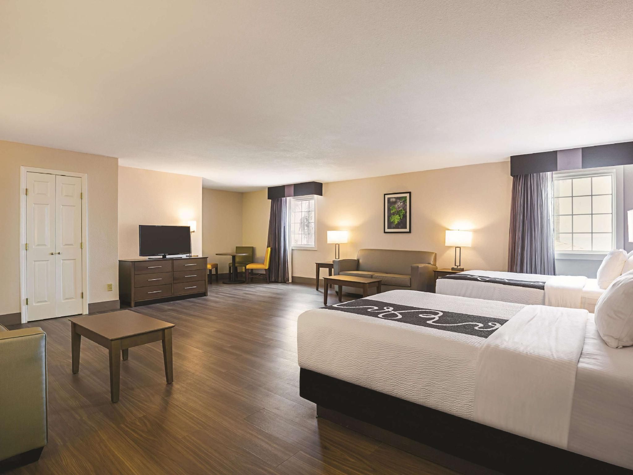 2 Double Beds, Deluxe Suite, Ocean View, Non-Smoking