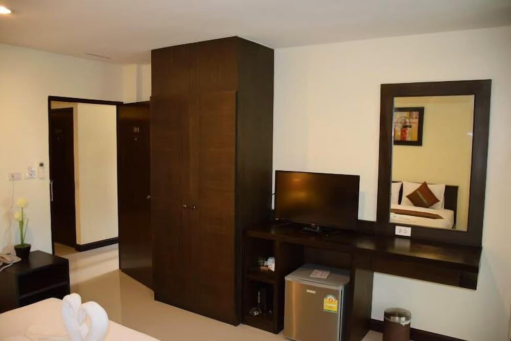 The Elegant Patong Family Room, Kitchenette 10