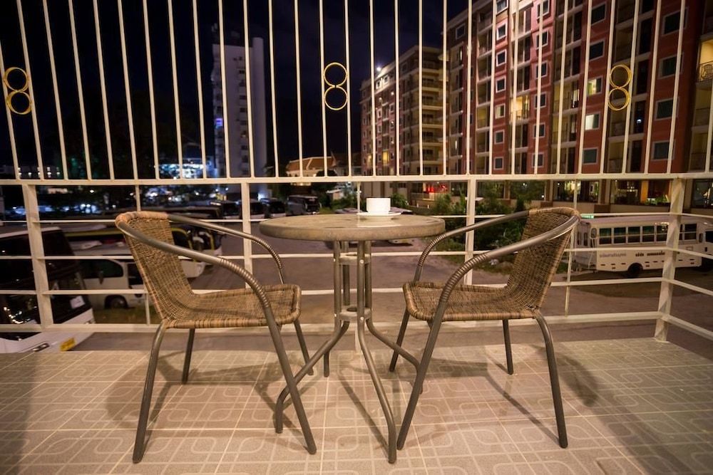 The Elegant Patong Family Room, Kitchenette 9