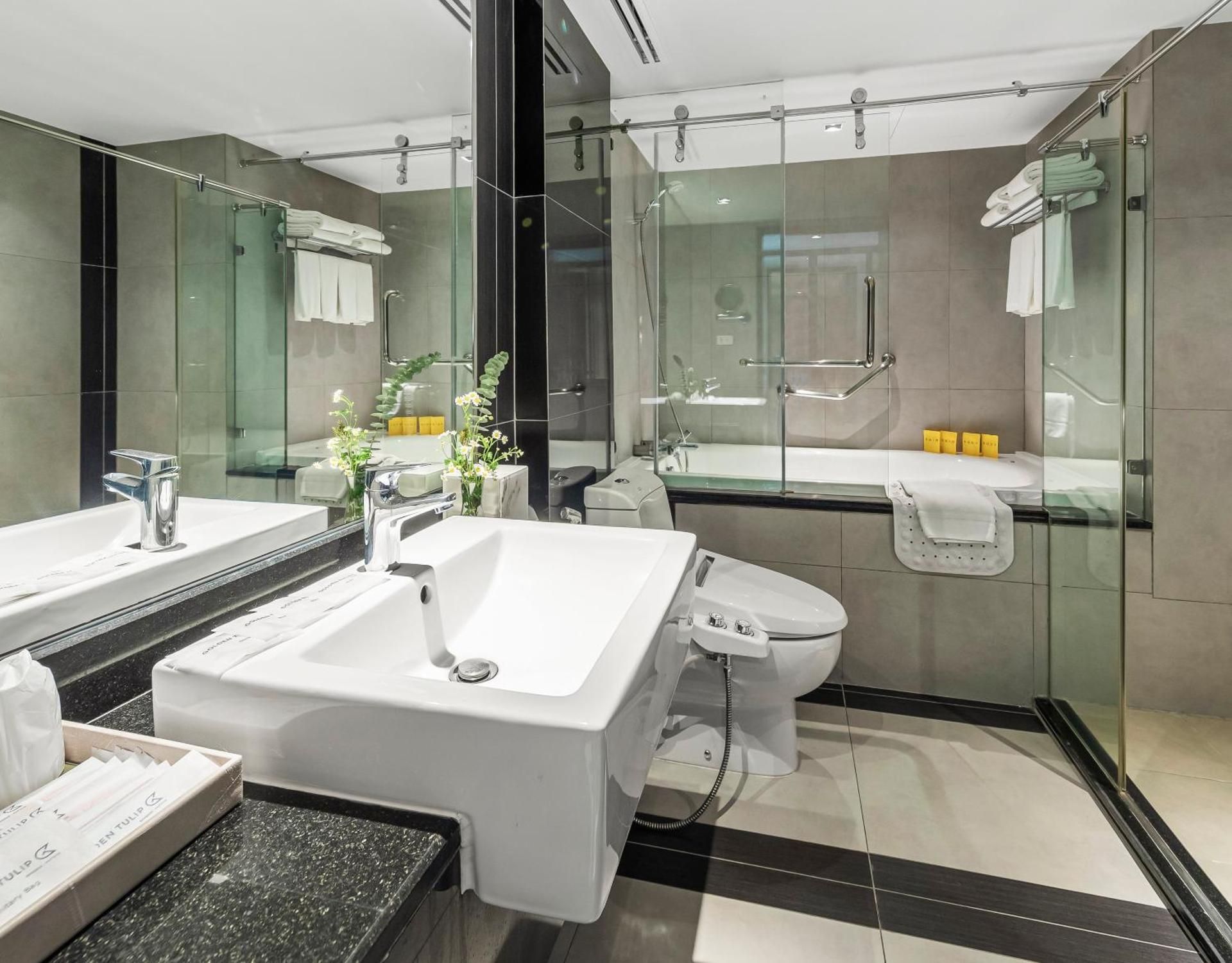 Grand Deluxe King Room