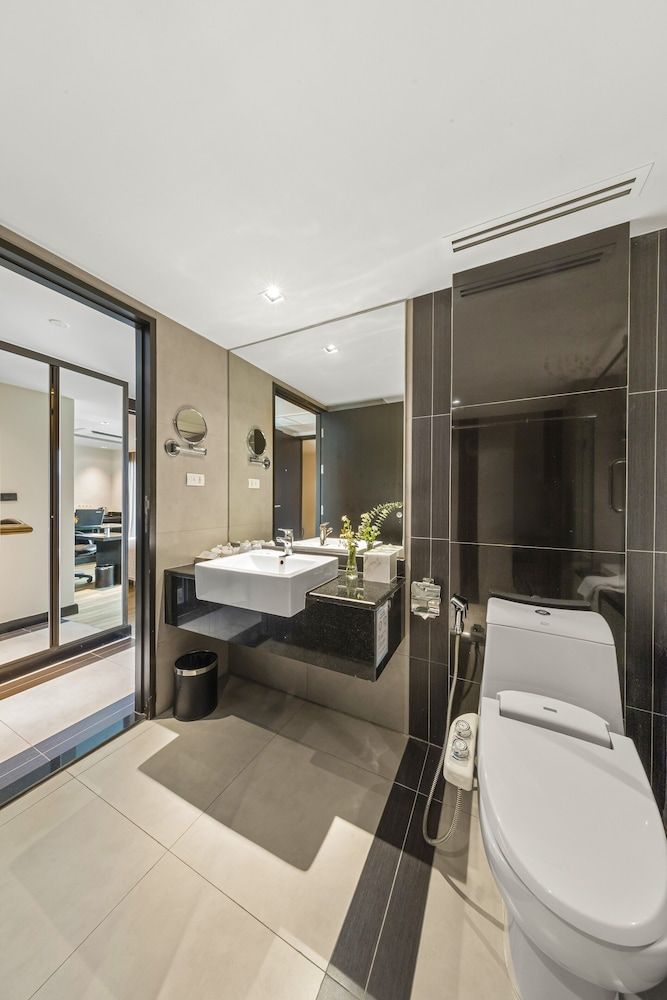 undefined The Mandison Bangkok (formerly Golden Tulip Mandison Suites) 9