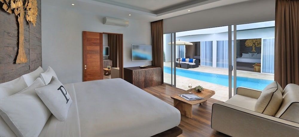 Deluxe Room, Pool Access