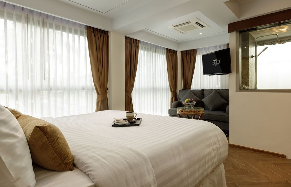 9 Suite Luxury Boutique Hotel Deluxe Double Room, 1 King Bed 8