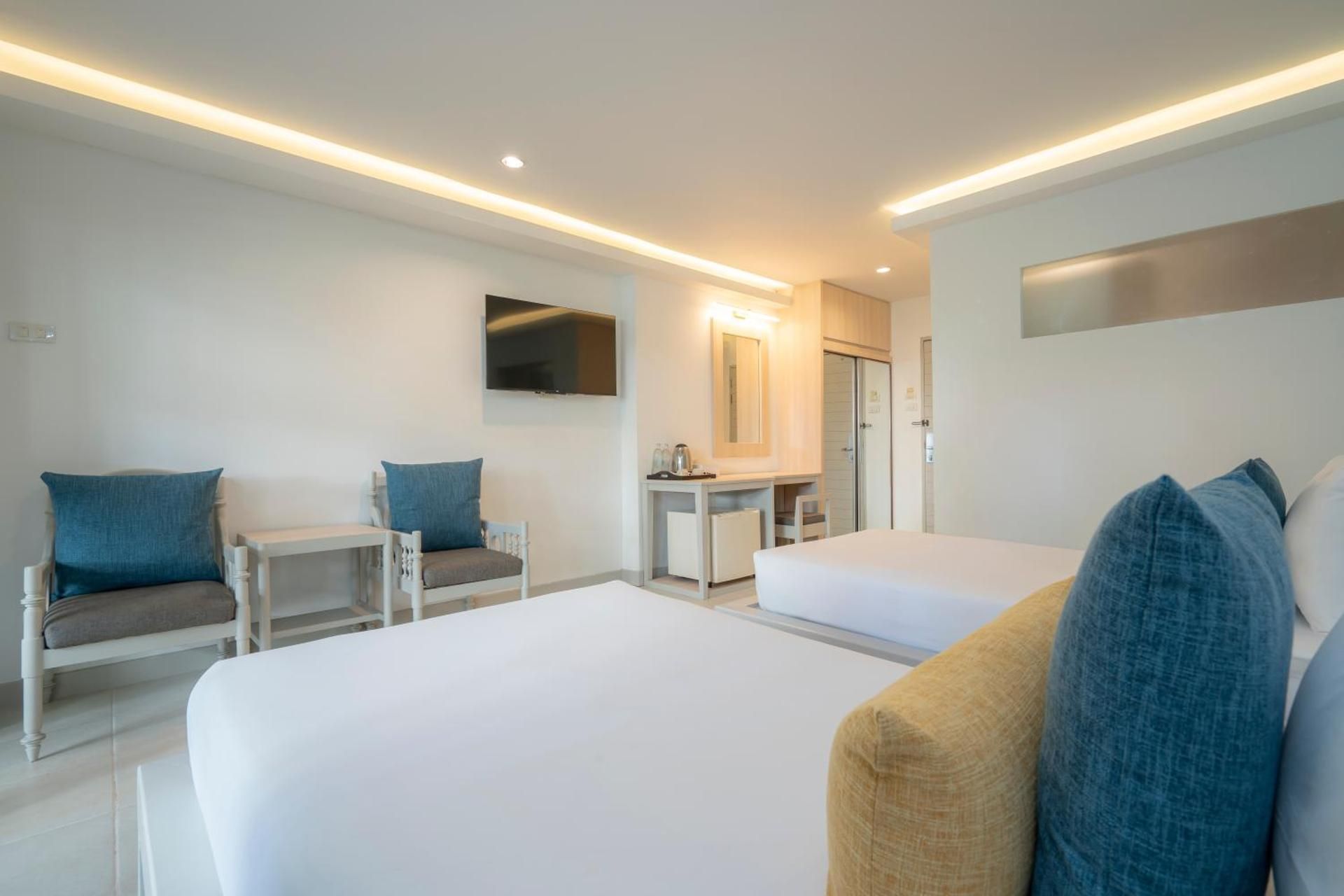 Superior Street View Room