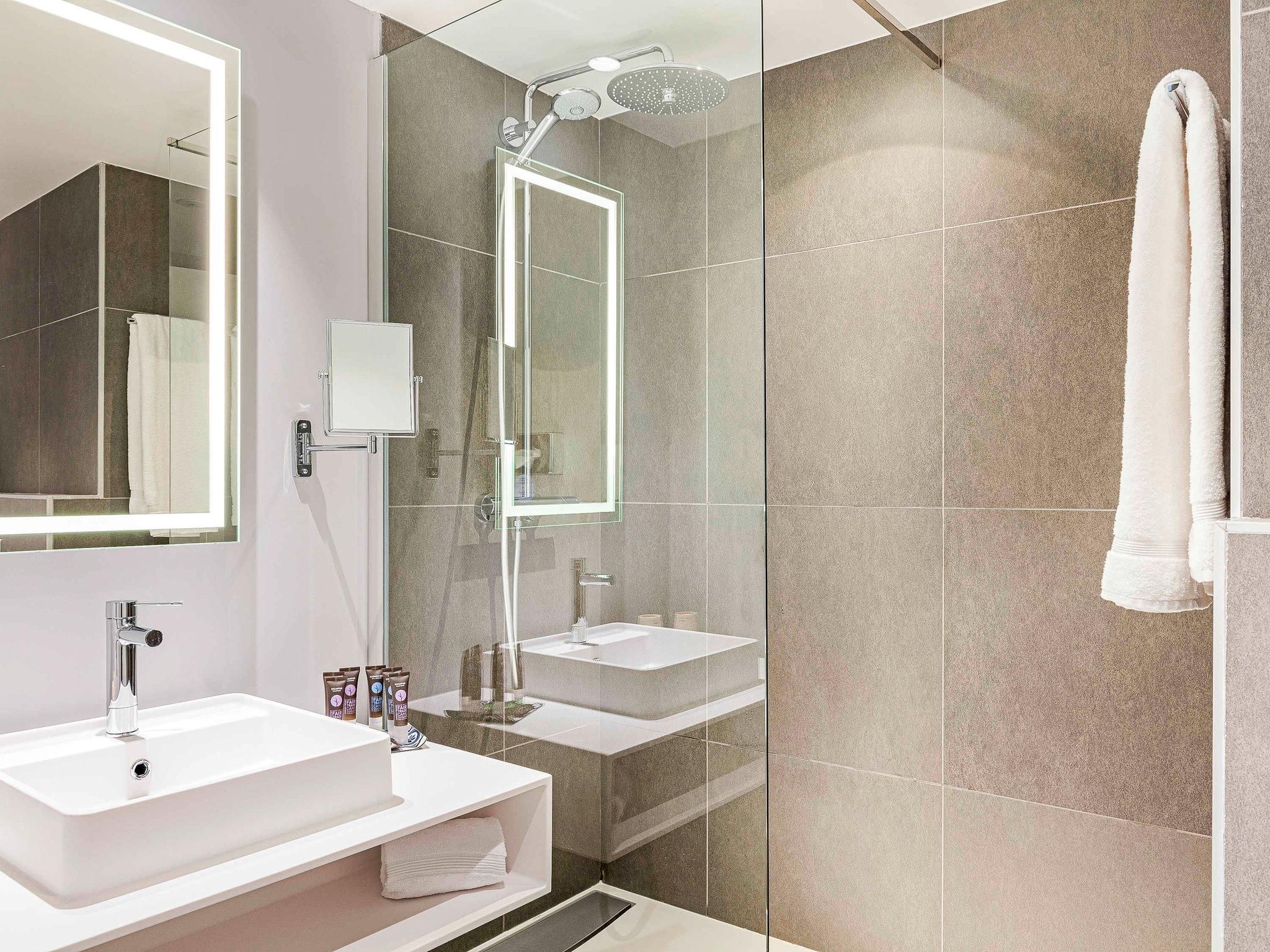 Novotel Madrid City Las Ventas Superior Double Room Queen Bed 2