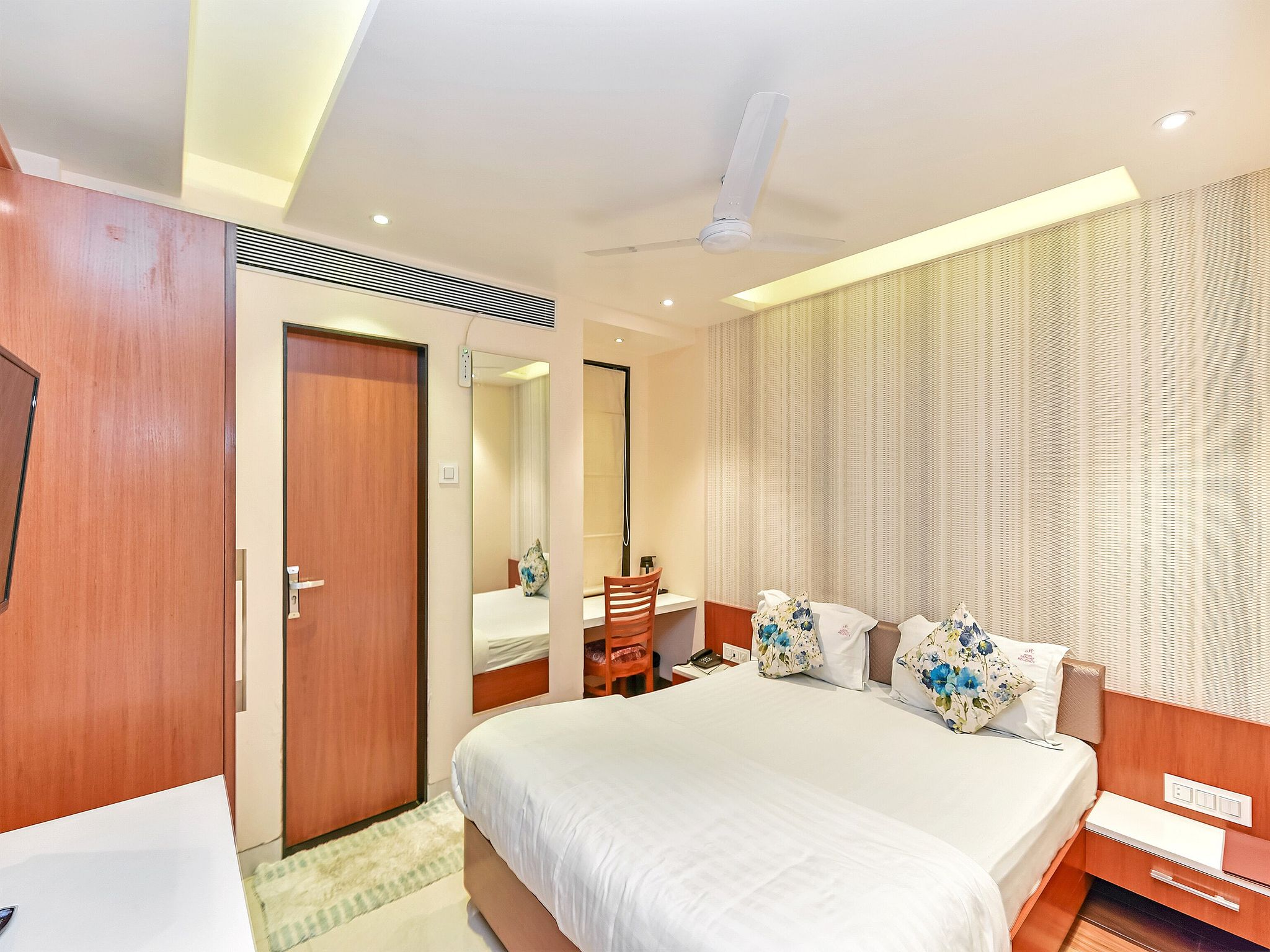 undefined Hotel Sangat Regency 5