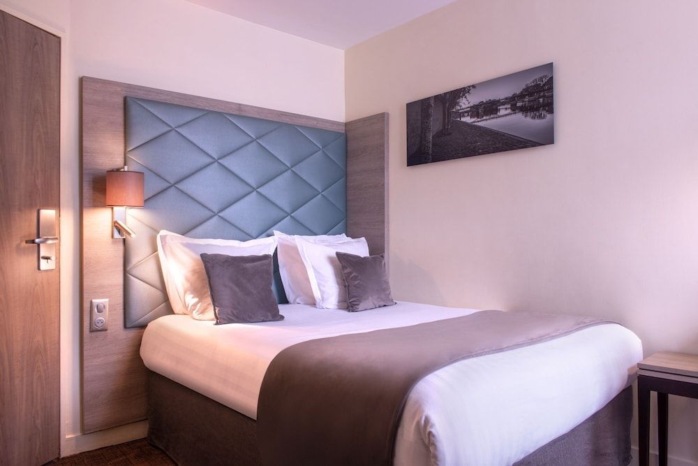 undefined Hotel Aston 3