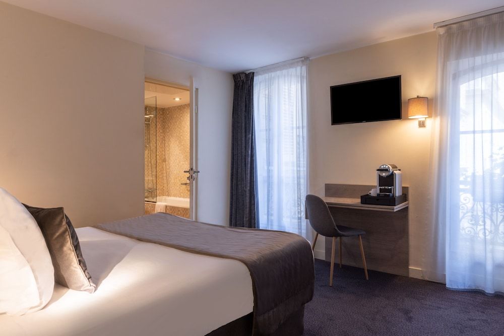 undefined Hotel Aston 9