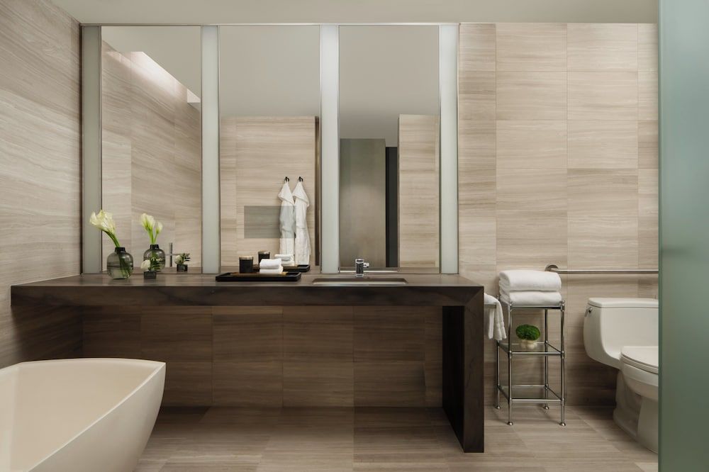 Four Seasons Hotel Toronto Superior, One King Bed, Accessible 4