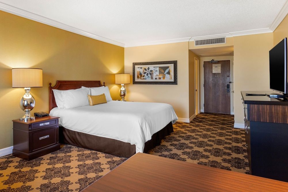 Omni Houston Hotel Deluxe Room, 1 King Bed 2