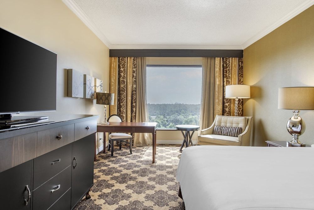 Omni Houston Hotel Deluxe Room, 1 King Bed 12