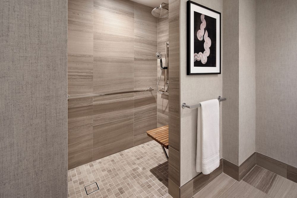 The Ritz-Carlton, Chicago Room, 2 Double Beds, City View (Mobility Accessible, Roll-In Shower) 4