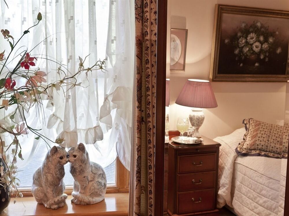 Little Red Rooster Rest and Spa Luxury Double Room, Hot Tub 12