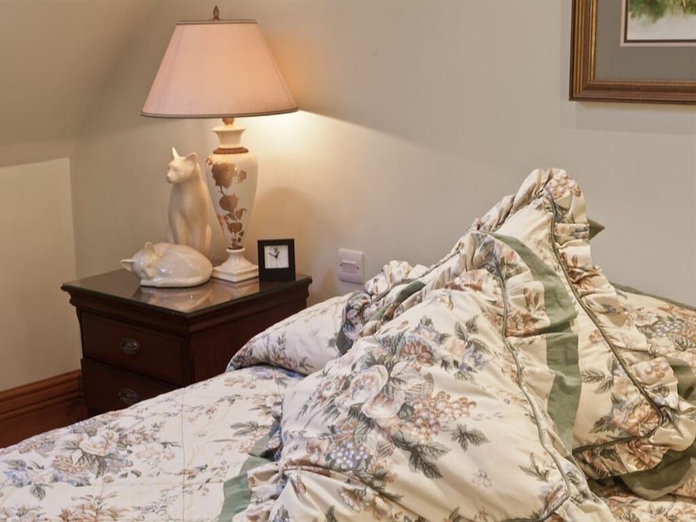 Little Red Rooster Rest and Spa Luxury Double Room, Hot Tub 8