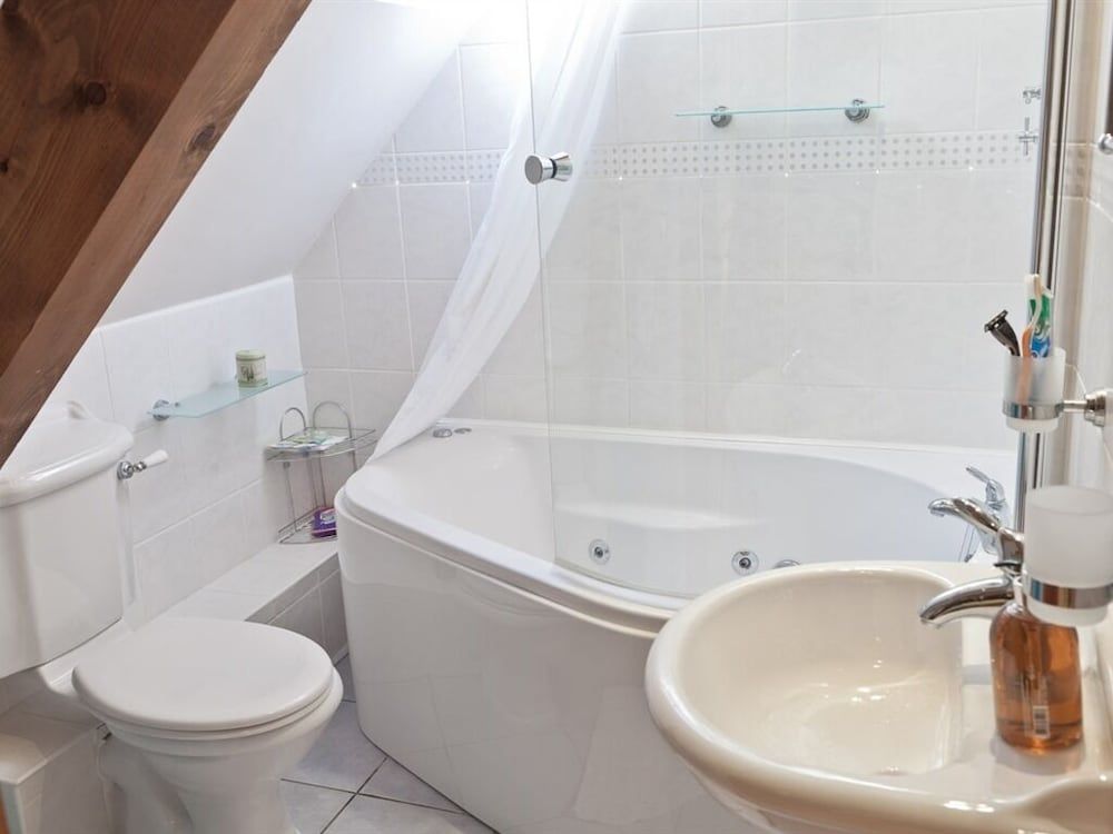 Little Red Rooster Rest and Spa Luxury Double Room, Hot Tub 10