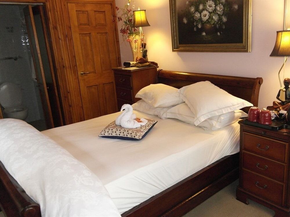 Little Red Rooster Rest and Spa Luxury Double Room, Hot Tub 9