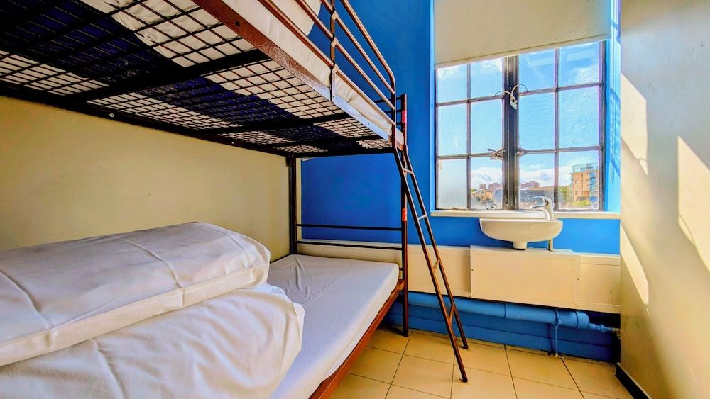 Rest Up London - Hostel Twin Room, Shared Bathroom 5