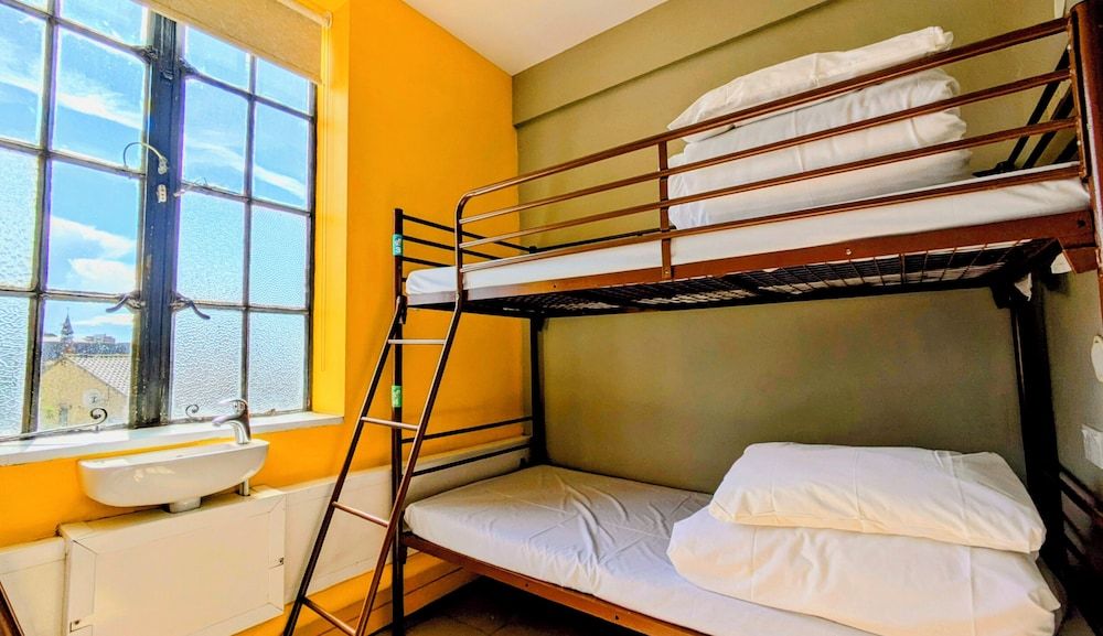 Rest Up London - Hostel Twin Room, Shared Bathroom 4