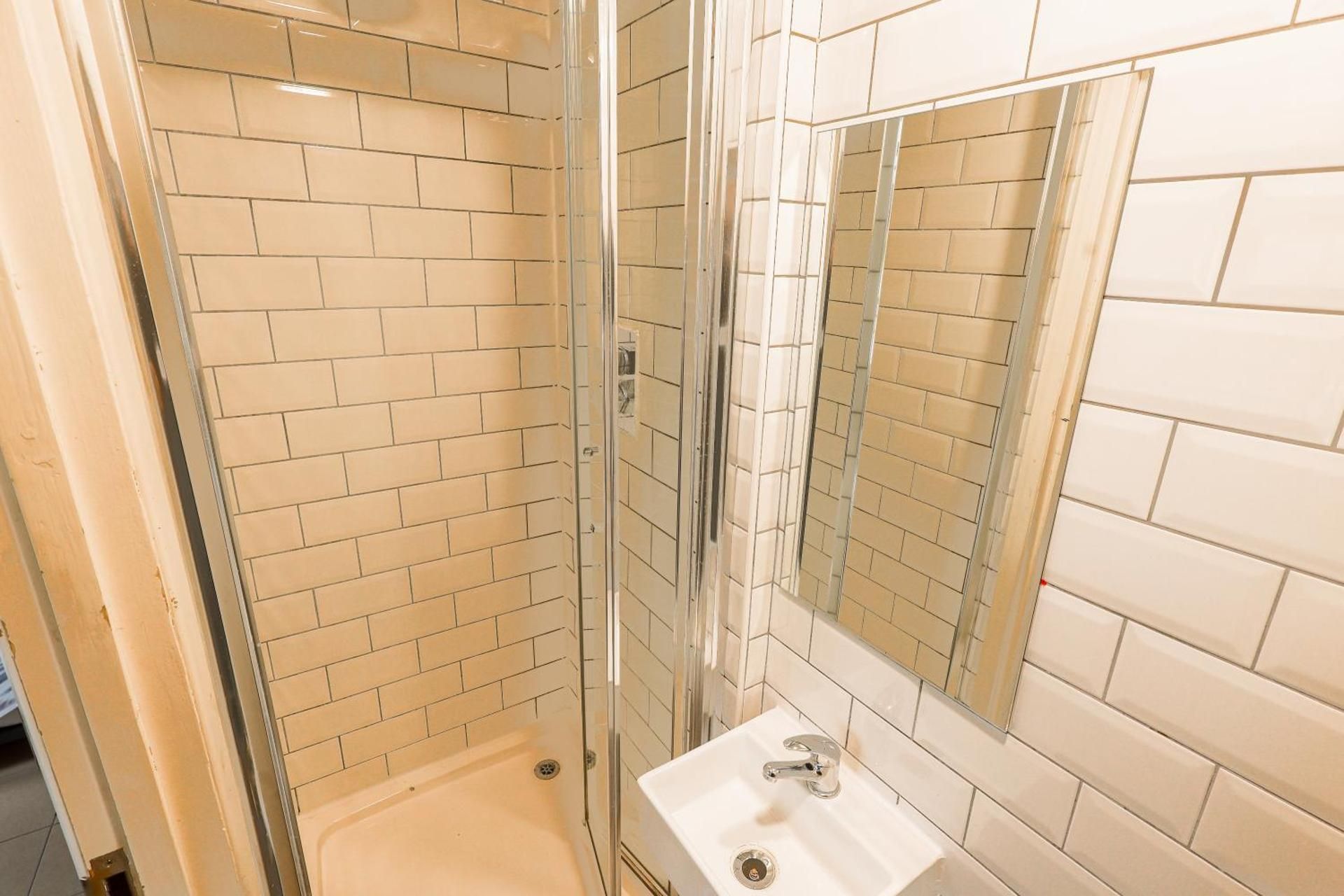 Bed in 12-Bed Mixed Dormitory with Private Bathroom