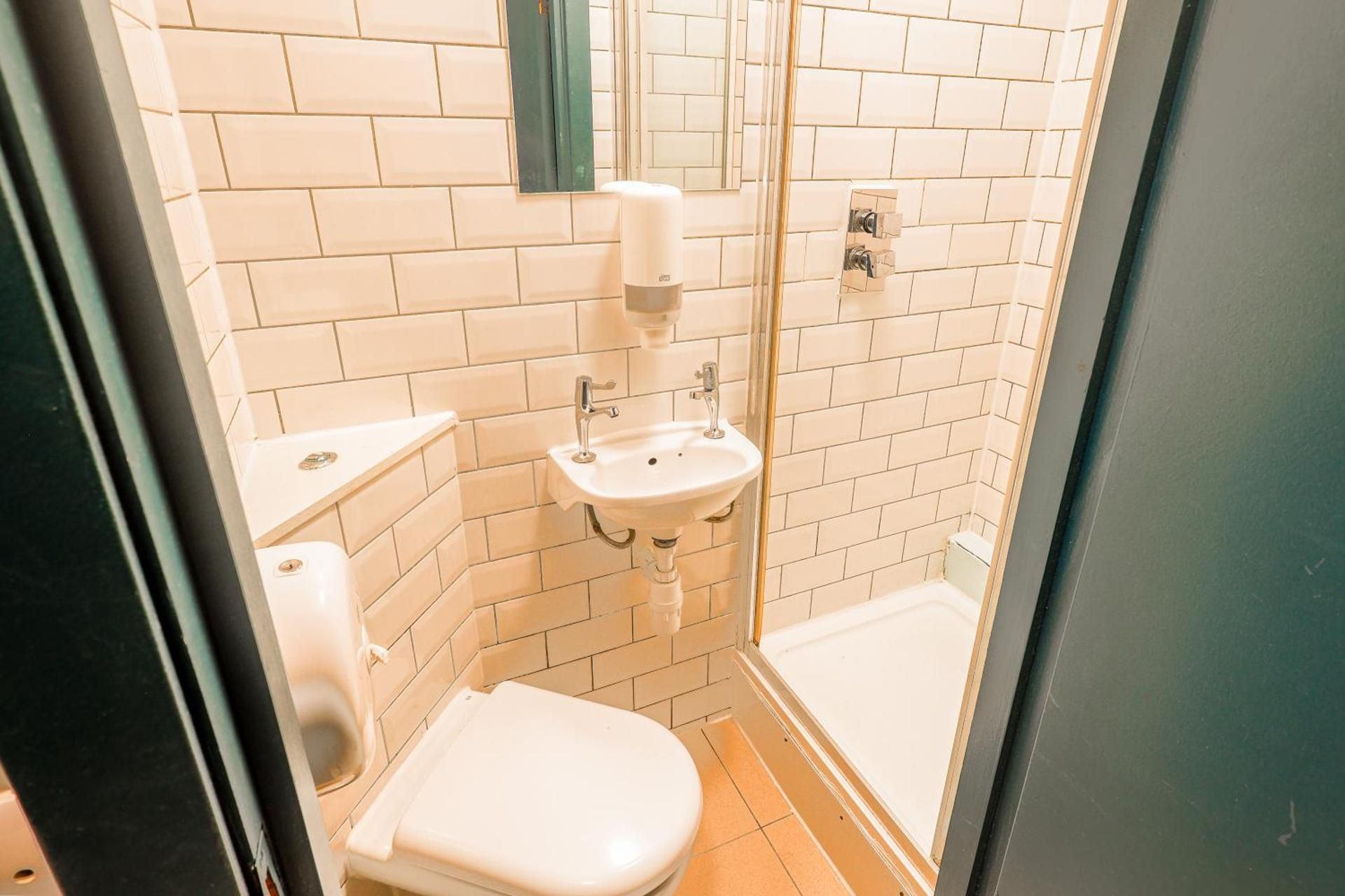 Bed in 4 Female Room with Private Bathroom