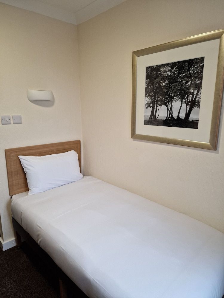 Adelphi Hotel