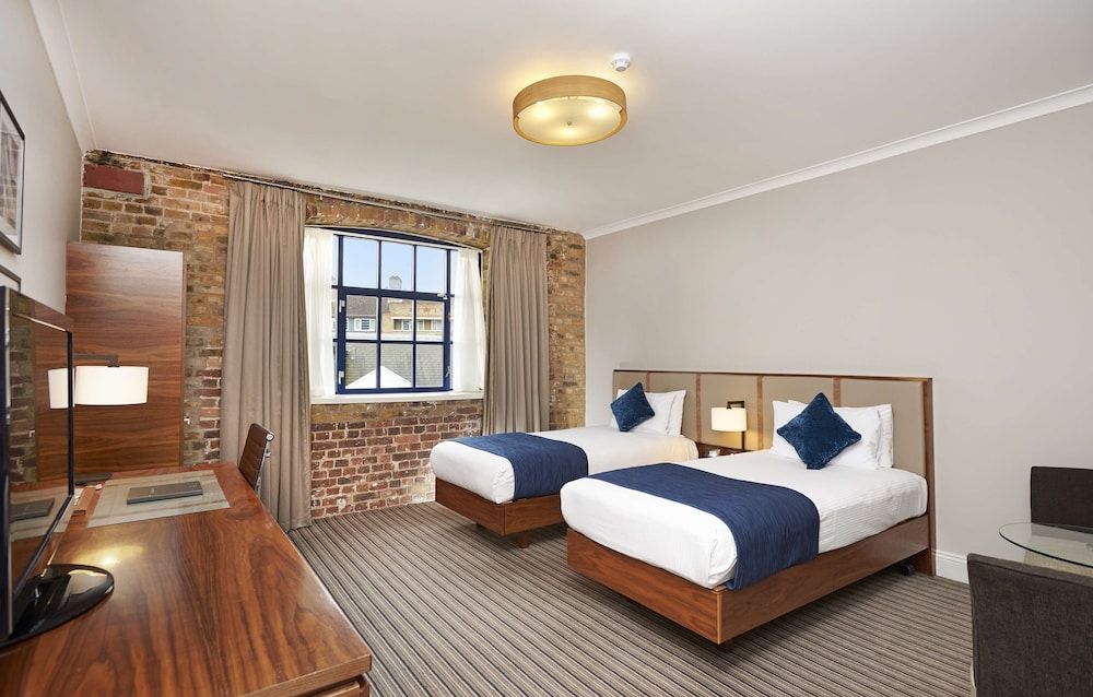 Twin Hilton Guest Room