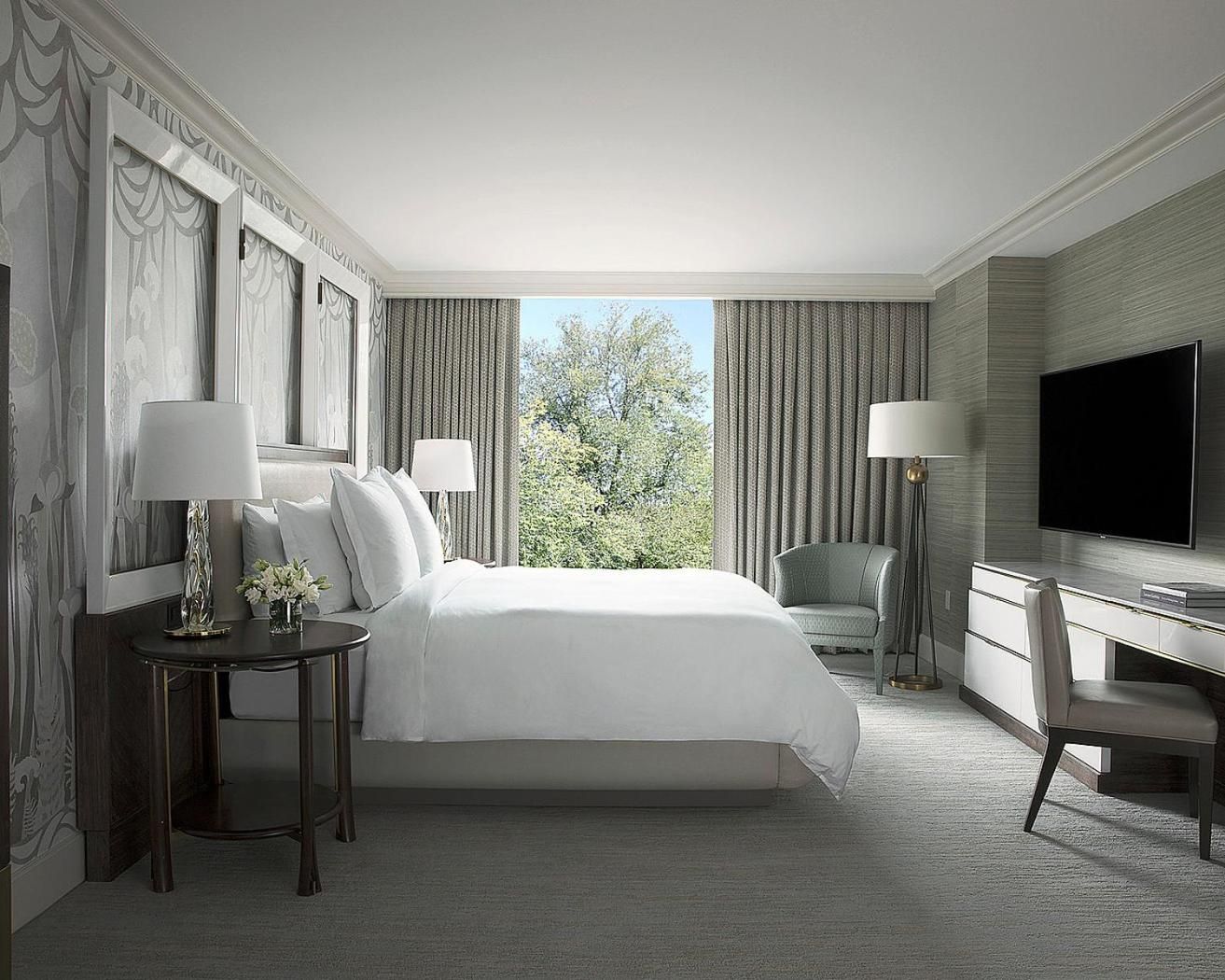 Premier Garden-View Executive Suite King