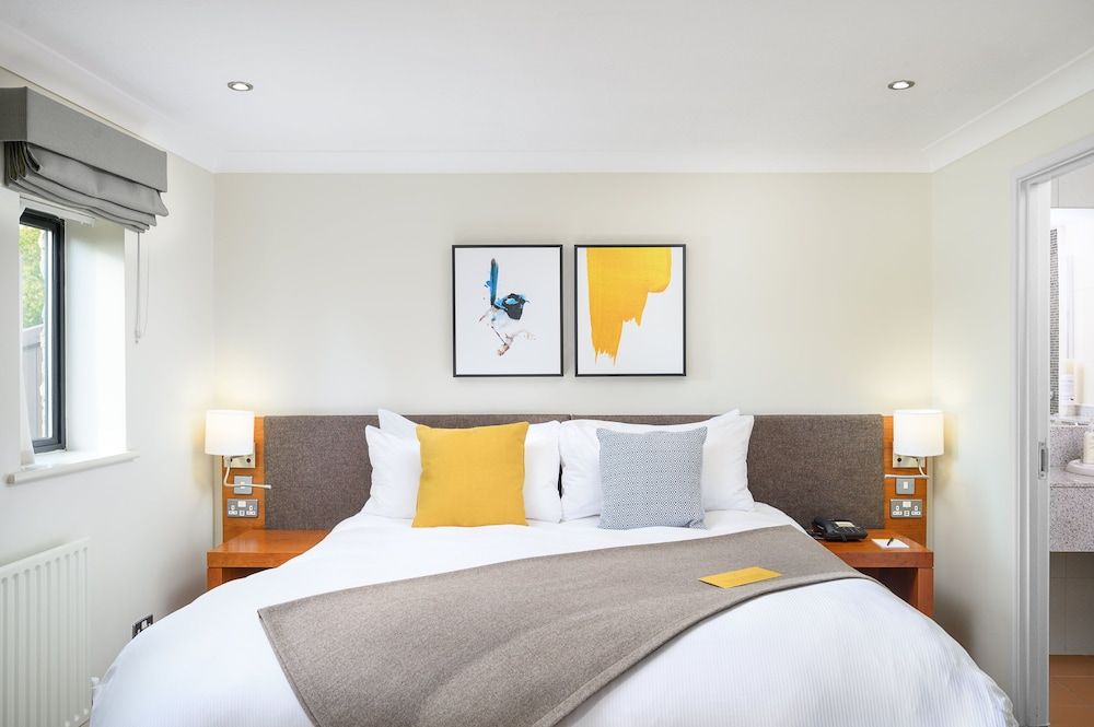 Standard Room, 1 Queen Bed (Bath Shower Combination)