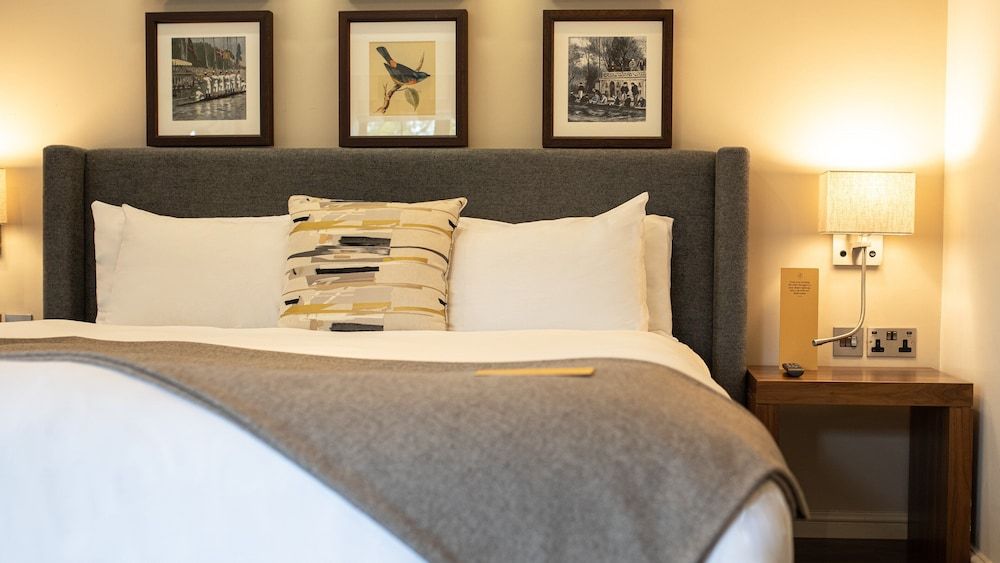 Premium Room, 1 King Bed, River View