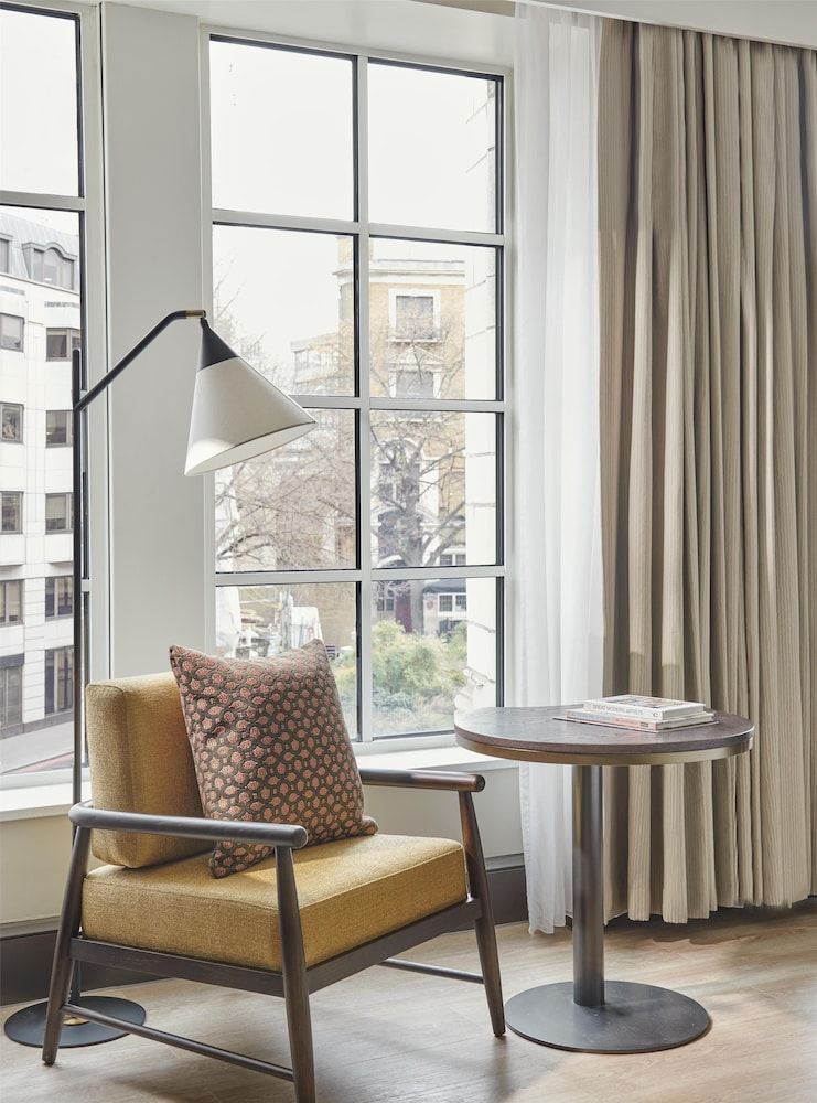 Hyatt Regency London Blackfriars Club Room, 2 Twin Beds 4