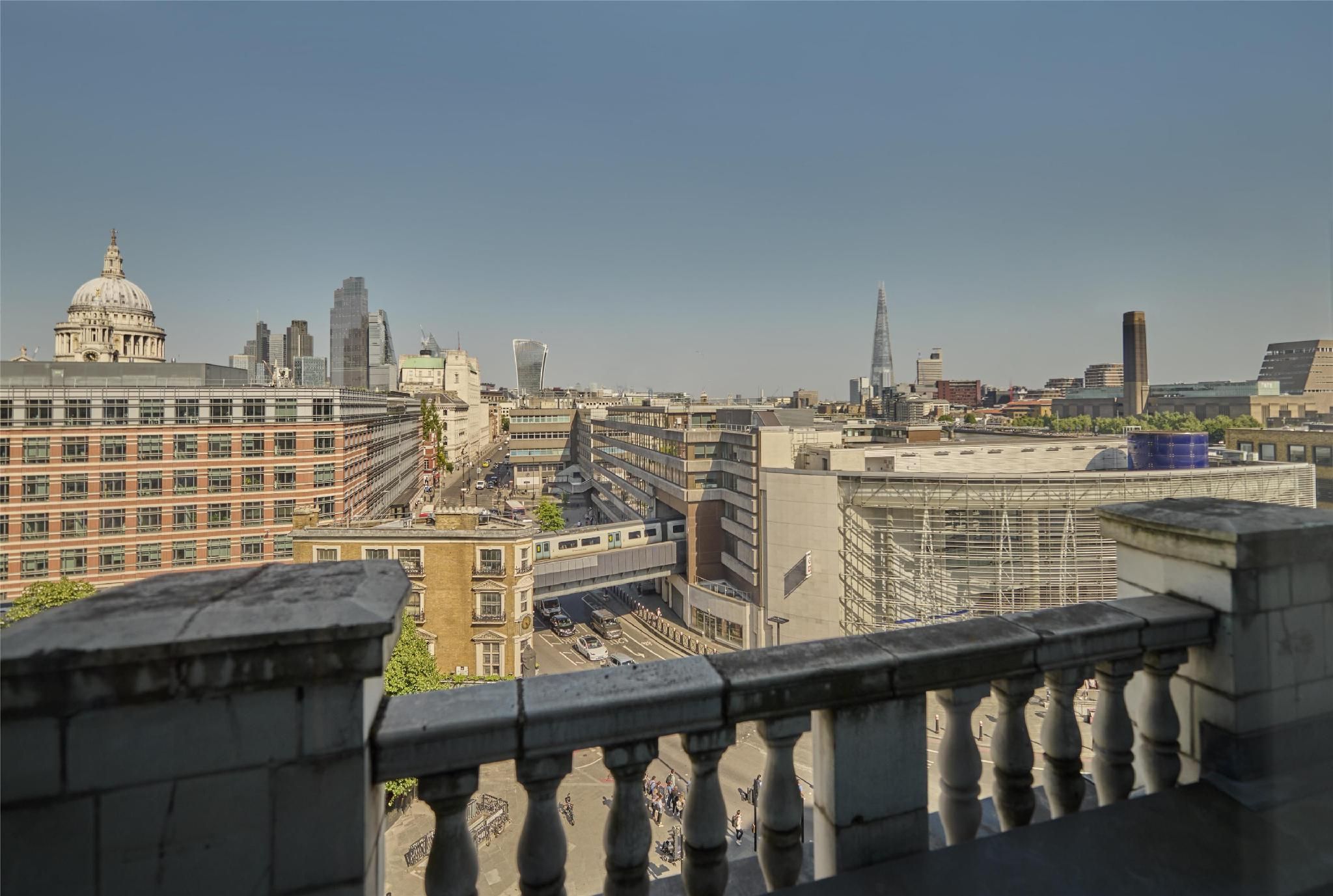 Regency Executive Suite With City View
