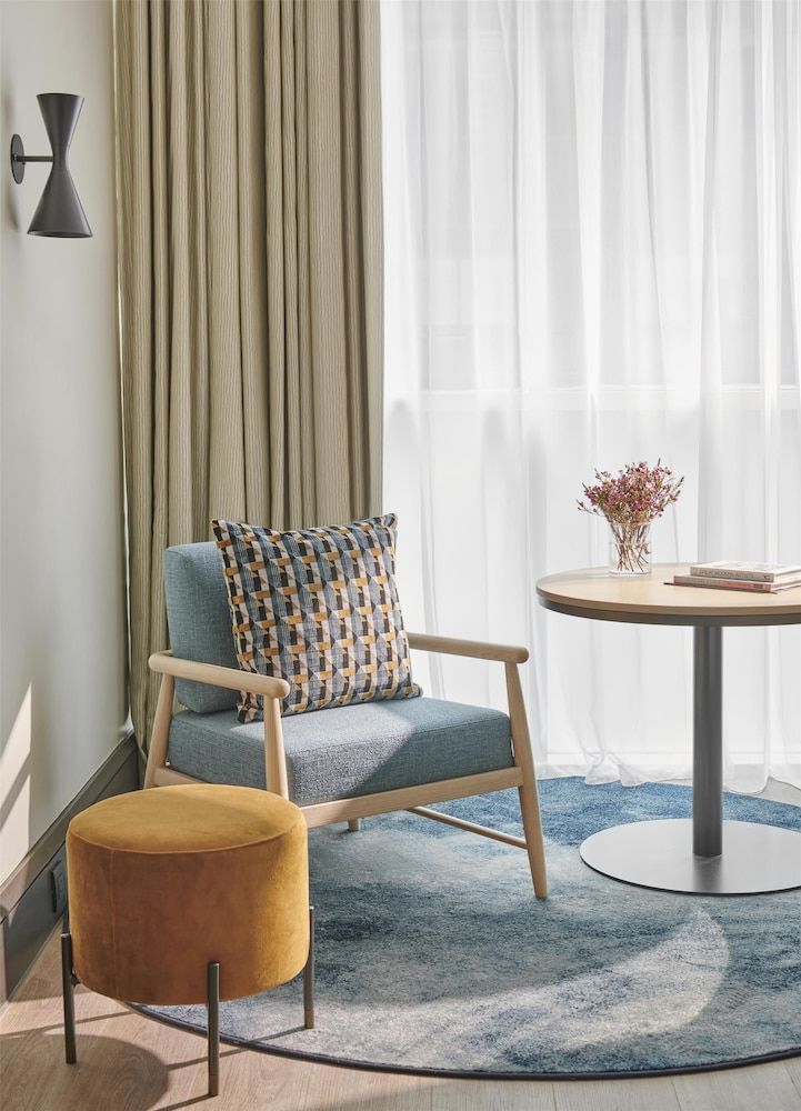 Hyatt Regency London Blackfriars Club Room, 2 Twin Beds 3