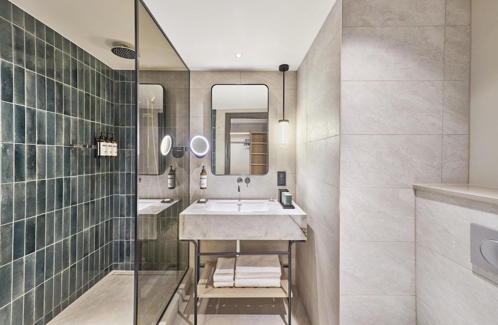 Hyatt Regency London Blackfriars Club Room, 2 Twin Beds 2