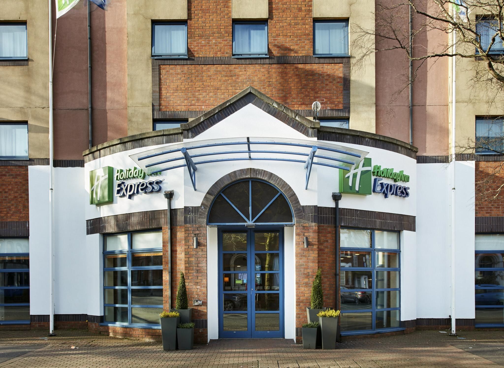 Holiday Inn Express Belfast City Queens Quarter By IHG