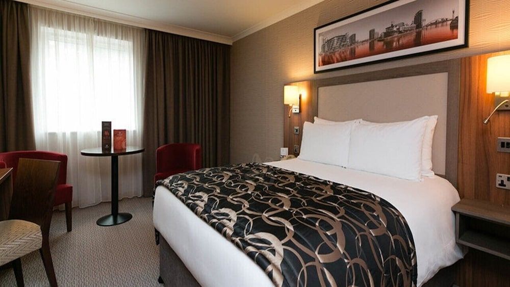 Clayton Hotel, Manchester Airport Deluxe Double Room 3