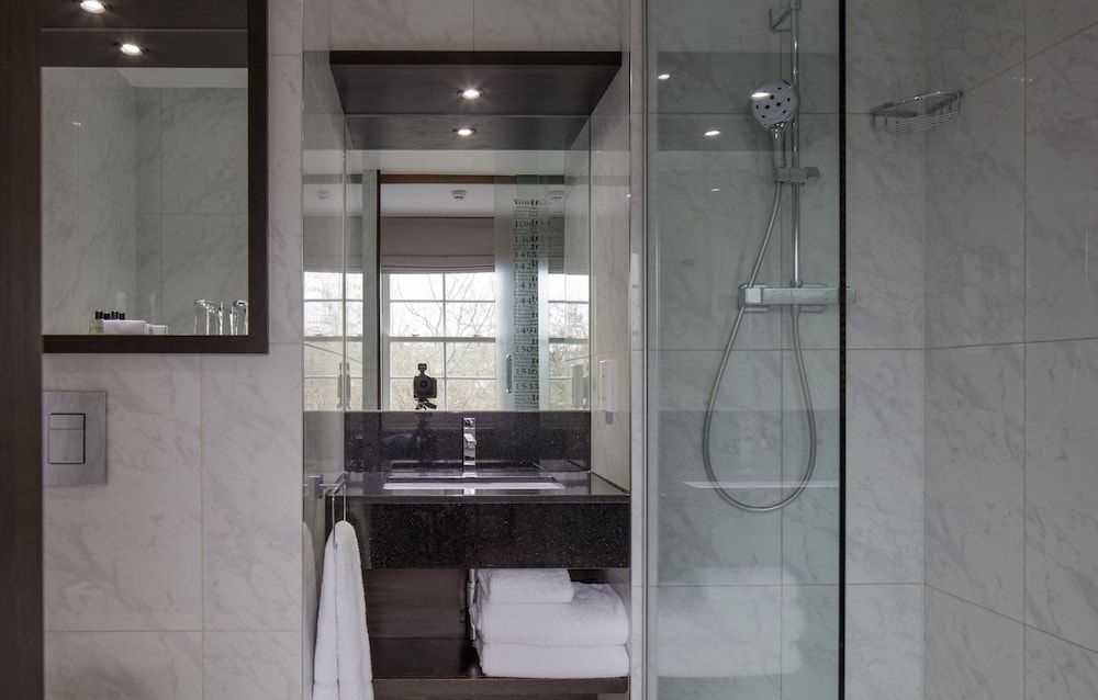 DoubleTree by Hilton London - Greenwich Room, 1 Queen Bed, Non Smoking 7