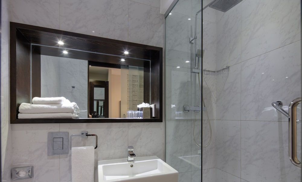 DoubleTree by Hilton London - Greenwich Room, 1 Queen Bed, Non Smoking 6