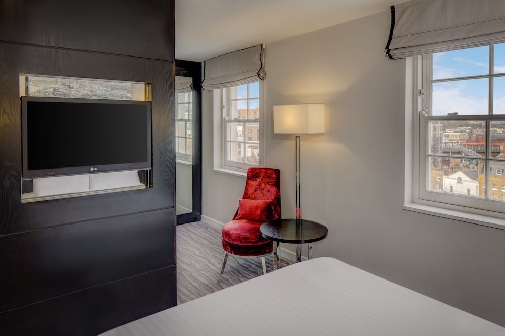 DoubleTree by Hilton London - Greenwich Room, 1 Queen Bed, Non Smoking 8
