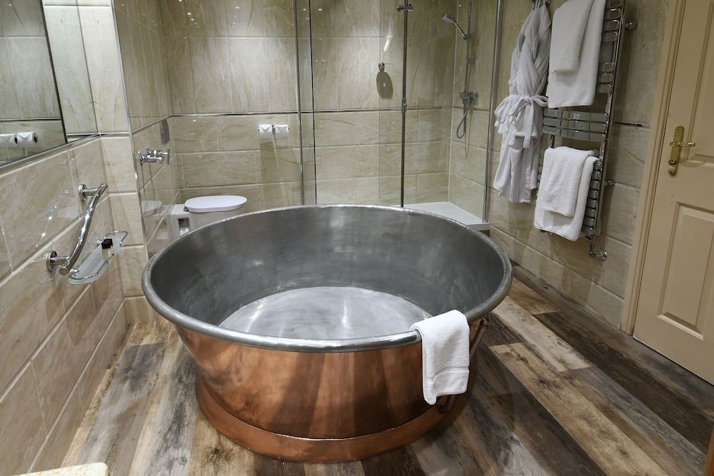 Best Western Premier Doncaster Mount Pleasant Hotel Suite, 1 King Bed, Sauna, Garden View (Four Poster Bed) 4