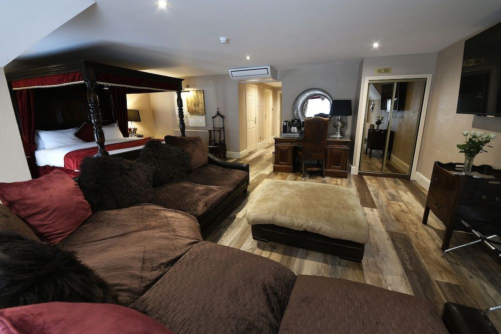 Best Western Premier Doncaster Mount Pleasant Hotel Suite, 1 King Bed, Sauna, Garden View (Four Poster Bed)