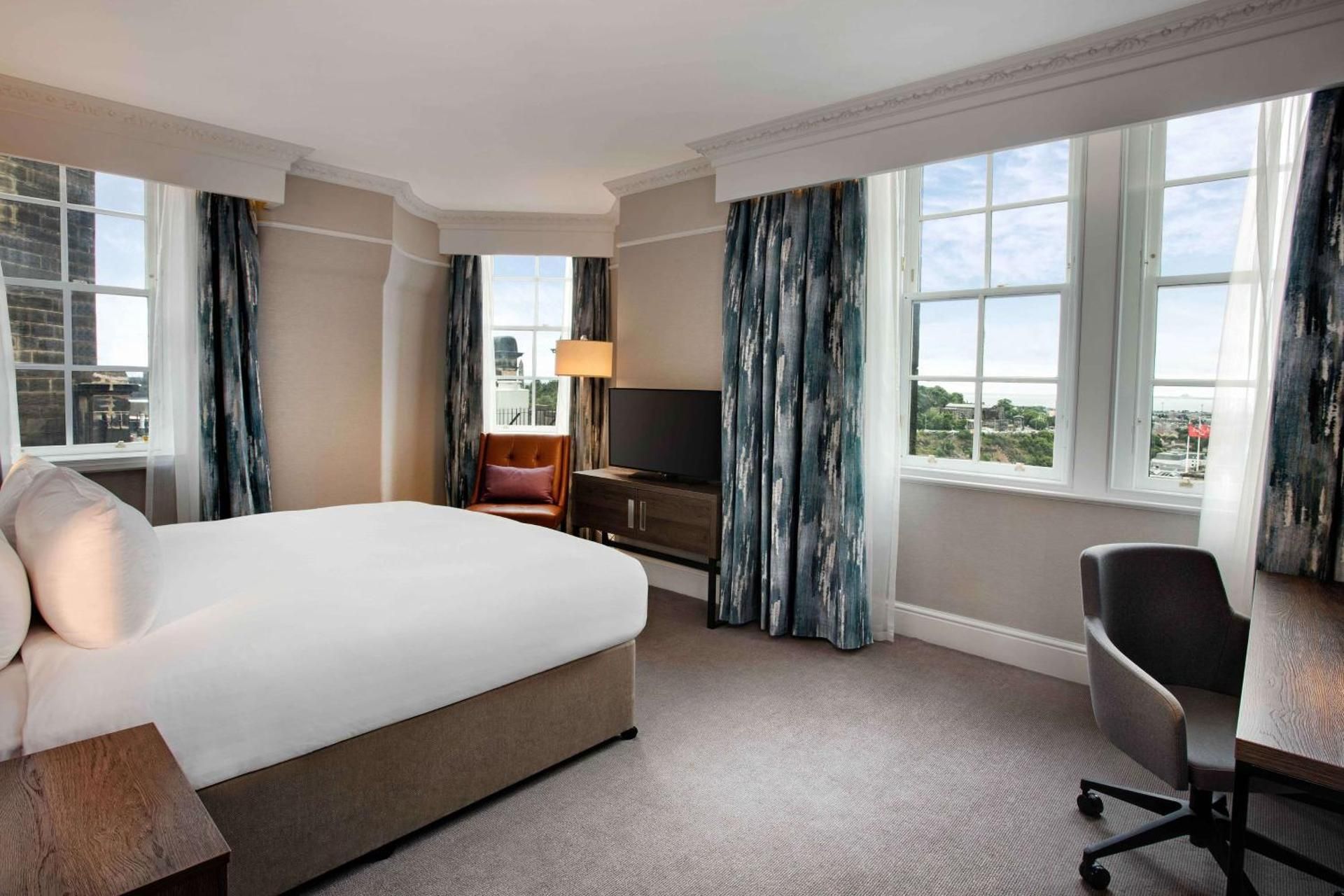 Hilton Edinburgh Carlton Queen Guest Room 2