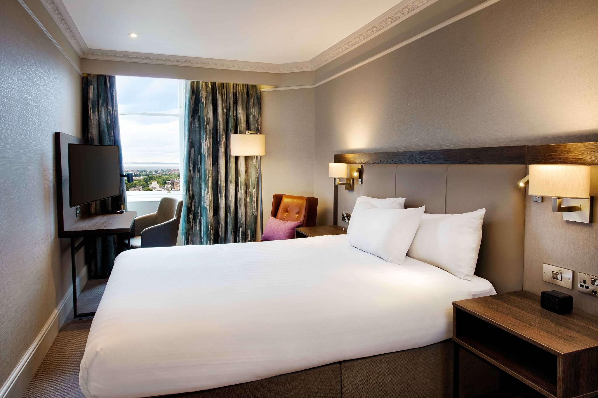 Hilton Edinburgh Carlton Queen Guest Room