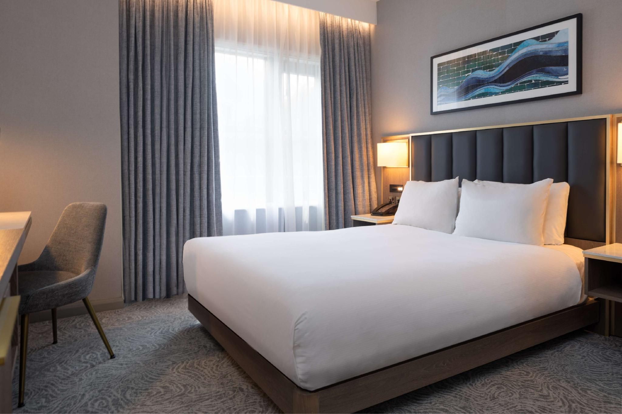 Queen Superior Guest Room