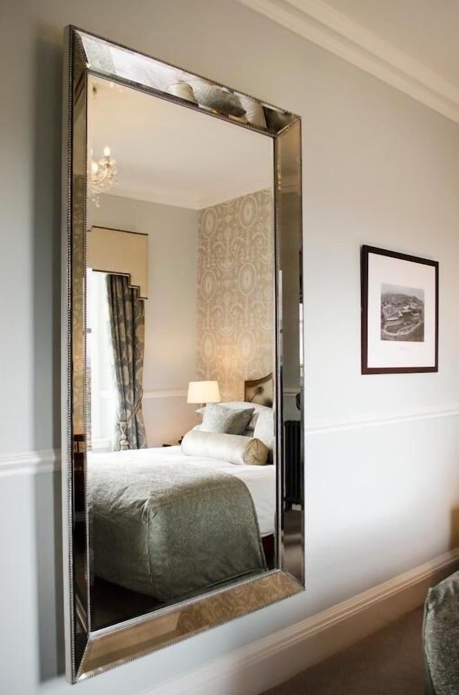 undefined The Bonham Hotel 5