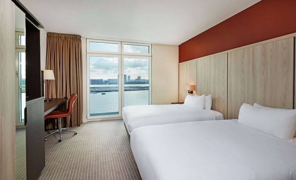 DoubleTree by Hilton Hotel London ExCel Twin Room (Guest) 2