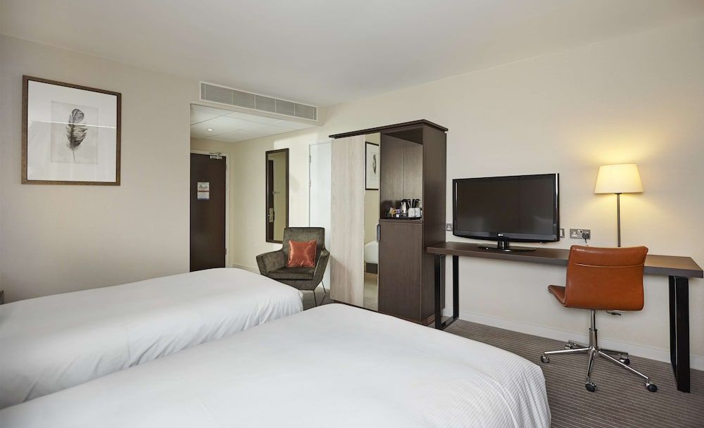 DoubleTree by Hilton Hotel London ExCel Twin Room (Guest) 4