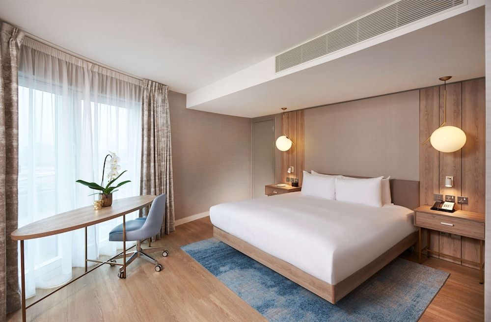 Deluxe Suite, 1 King Bed (Water View)