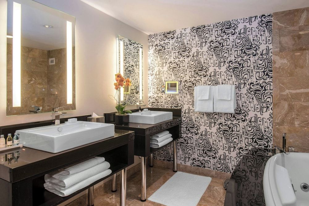 The Warwick Hotel Rittenhouse Square Philadelphia Standard Room, 1 King Bed 5