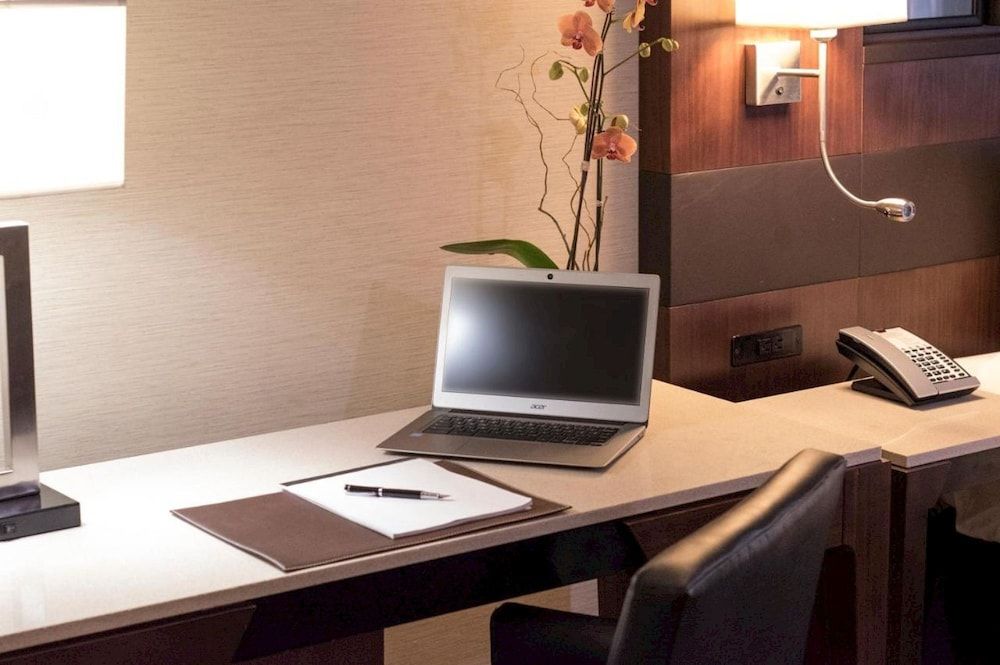 The Warwick Hotel Rittenhouse Square Philadelphia Standard Room, 1 King Bed 10